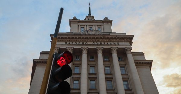 Бориславова: ПП няма да се среща с Борисов, неспособен е да се отдели от Пеевски