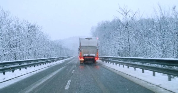 Ограничено е движението за камиони през прохода Превала