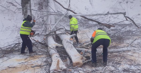 “Петрохан” е затворен, разчистването продължава