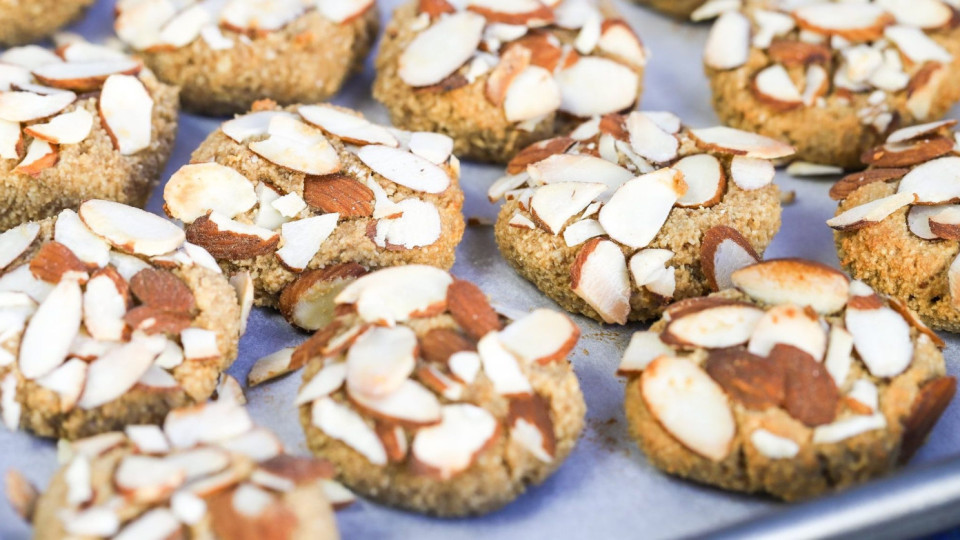 Вижте как да си направите у дома най-вкусните бадемови бисквити