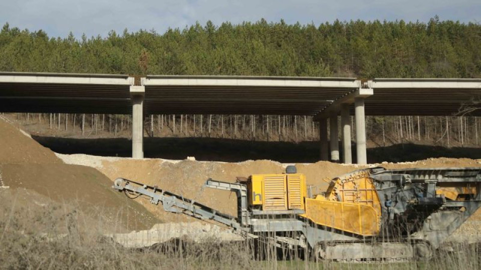 "Възраждане" тропна с крак. Ето какво поиска за магистрала "Хемус"