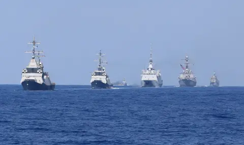 Гърция изпраща военни кораби край Либия