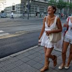 Изток – Запад, две напред, една назад