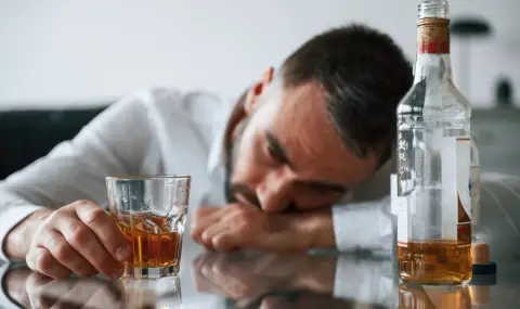Кой е най-вредният начин за пиене на алкохол? Лекар отговаря