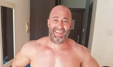 Митьо Крика взе още една диплома за магистър (СНИМКИ)