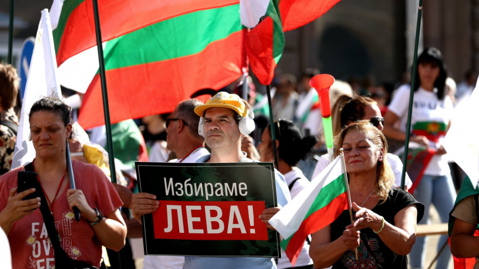Палатки в центъра на София. Блокада повече от седмица /СНИМКИ/