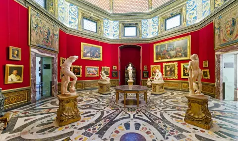 Турист повреди картина от XVIII век при опит за селфи