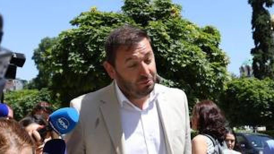 Тъмни облаци над Никола Барбутов. Какво го чака