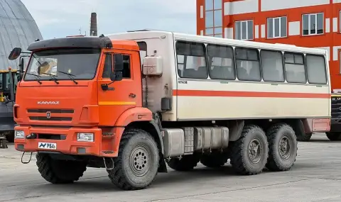 Автобус с миньори падна от 25 метра в Якутия, жертвите са 14