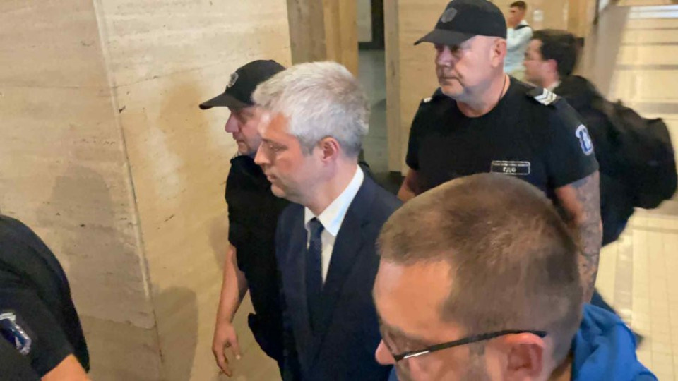 Адвокатите на Коцев в отчаяна битка