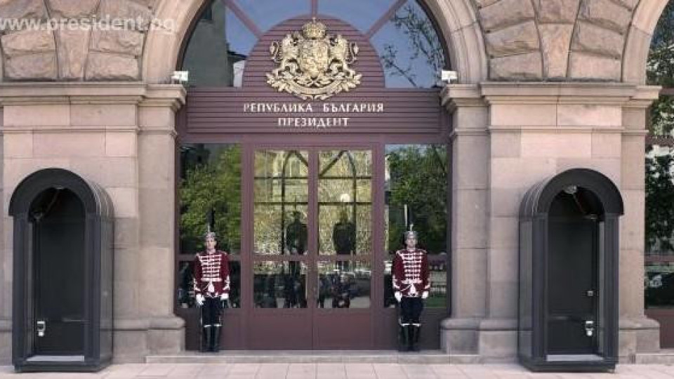 Битката за президент. Един се отказва, друг се надига