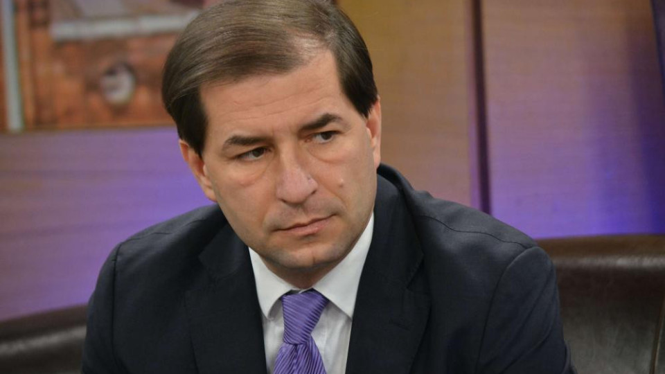 Борислав Цеков: Радев е фасаден президент!