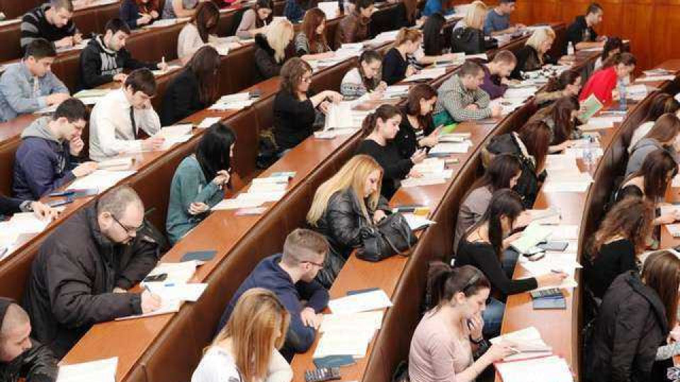 Вдигат таксите в университети. Вълчев алармира за голям проблем