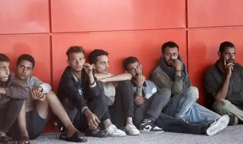 Вълна от бежанци заля Гърция. Какво цели Либия?