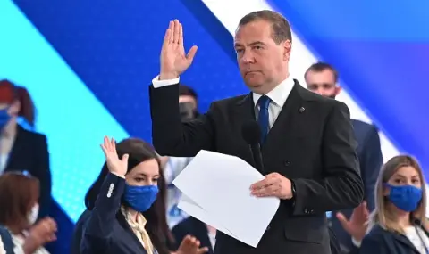 Дмитрий Медведев след заплахите на Тръмп: На прав път сме!