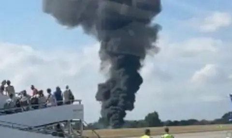 Затвориха лондонското летище "Саутенд" след разбиването на самолета. Няма информация за хората на борда ВИДЕО