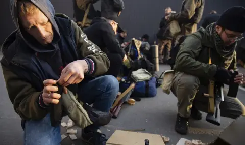 Зеленски подписа! Украинци над 60-годишна възраст ще могат да служат в армията