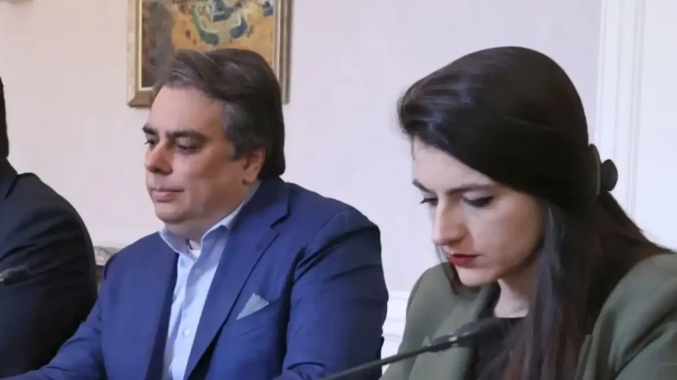 Искри в "Промяната"! Война между Асен Василев и Лена