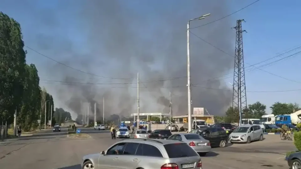 Лумна още един пожар. Затвориха път към Дунав мост 2