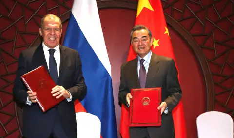 „Най-стабилните и зрели отношения сред големите сили“ - Лавров и Ван И разговаряха в Пекин