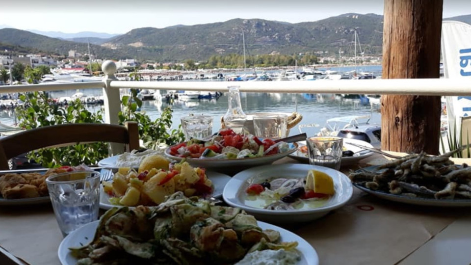 Обрат с таверните в Гърция. Извънредна забрана заради жегите