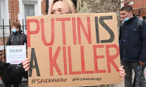 Путин като Хитлер! Москва обвини задочно директор на естонски музей заради скандален плакат