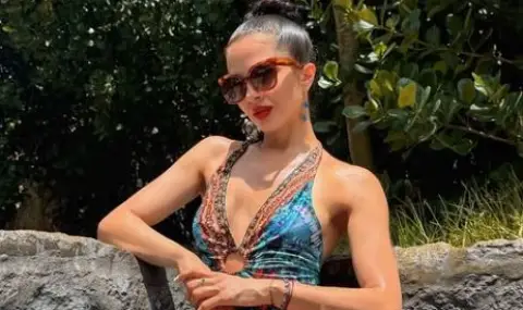 Райна разпали страстите с провокативни СНИМКИ от кални бани