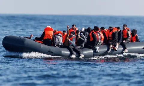 Рекорден брой мигранти са преминали Ламанша през първата половина на 2025 година