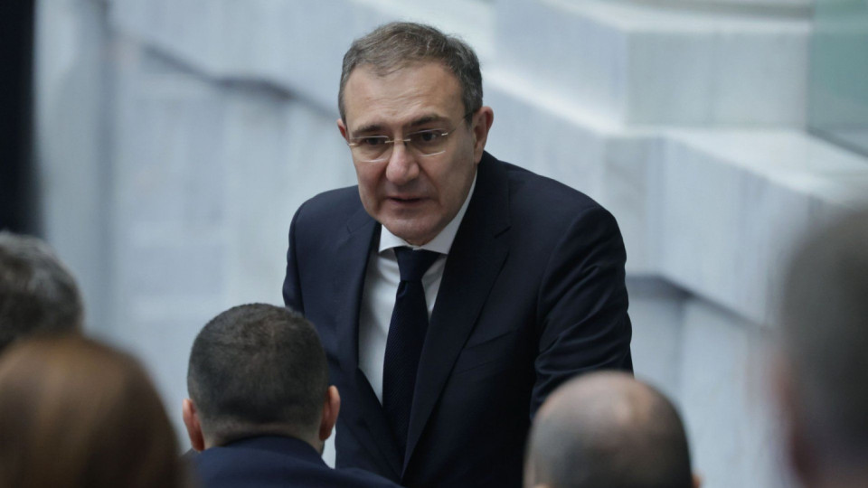 Синдикати, работодатели и министър обсъждат минималната заплата