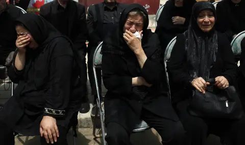 Трагичен инцидент: 15 души загинаха при падането на автобус от мост