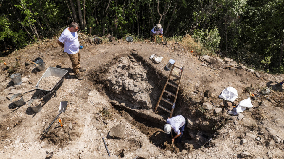 Триъгълна кула в Дома на двуглавия орел. Уникално откритие в Кокалянски Урвич