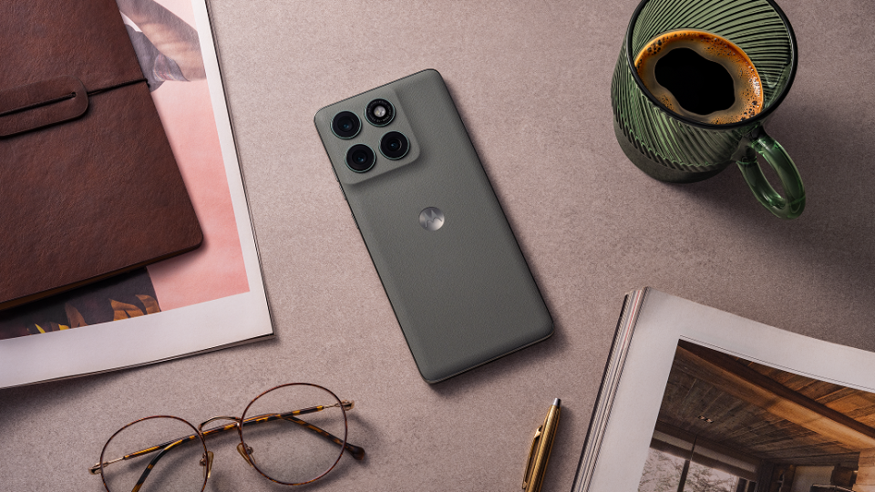 Vivacom пусна новия 5G смартфон от висок клас Motorola Edge 60 Pro