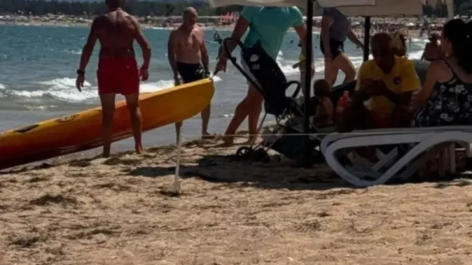 Гардовете на Радев побъркаха морето! Туристите побесняха