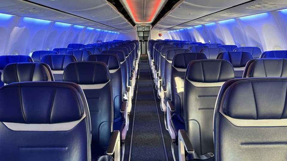 Екшън в небето! Изтребители до самолет от София до Лондон