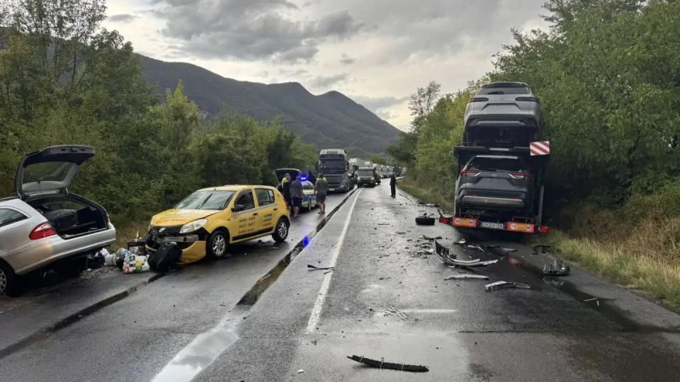 Жестока катастрофа тази сутрин завърши с трима ранени