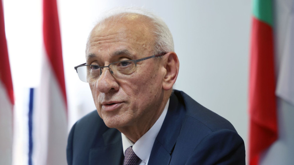 Здравното министерство зарадва младите медици с още пари