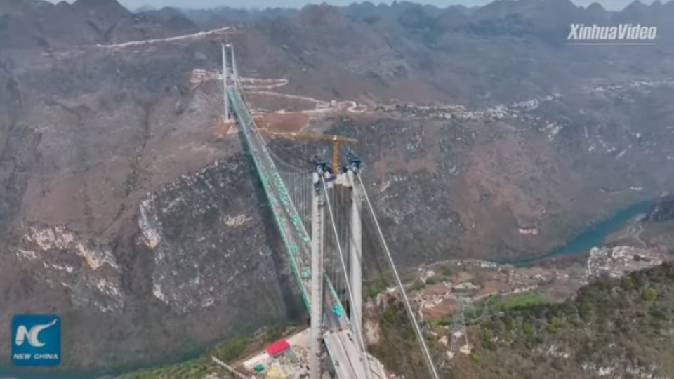 Инженерно чудо! Китай пуска най-високия мост в света