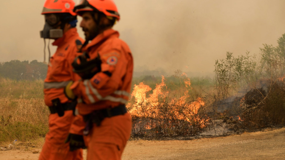Кошмар в Гърция. Спешна евакуация, опустошени гори и изпепелени къщи