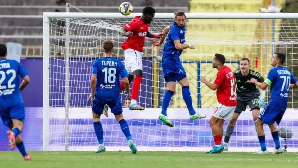 Левски поведе в мача с ЦСКА