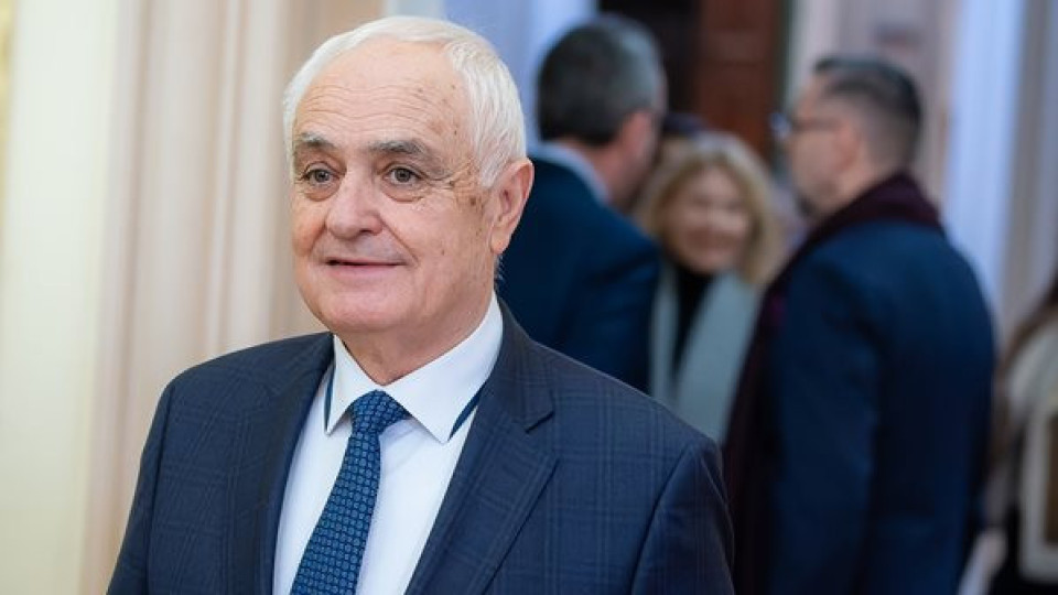 Милиони потичат към България. Купуваме военни кораби