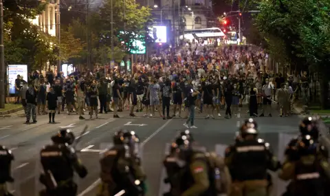 Нови сблъсъци в Сърбия между протестиращи и полицаи