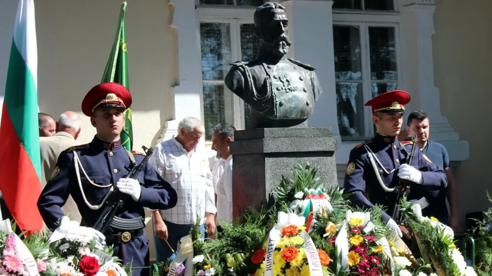 Откриха първия паметник на Александър Батенберг