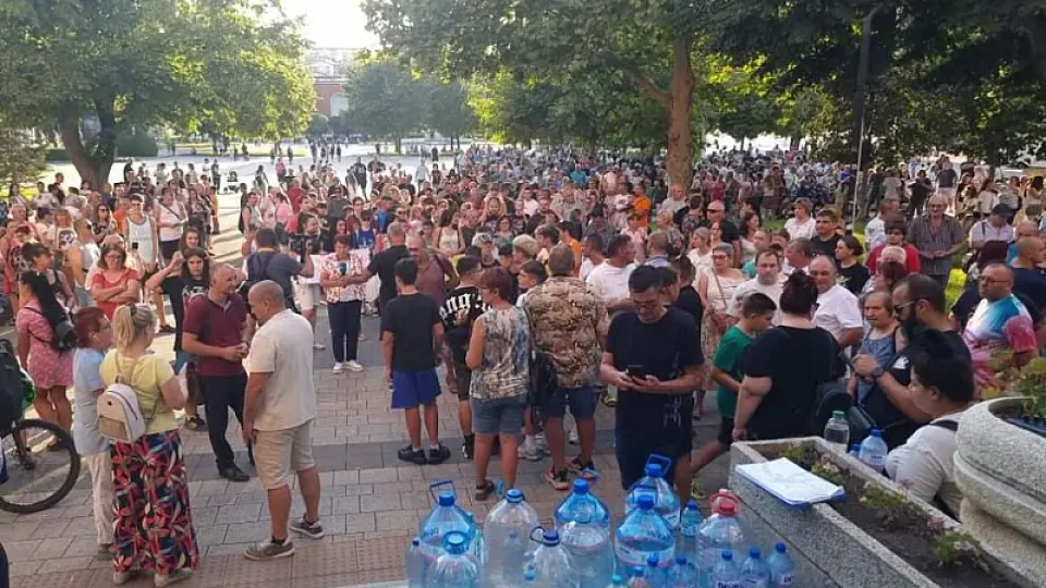 Плевен повлече крак. И Ситово на протест за безводие