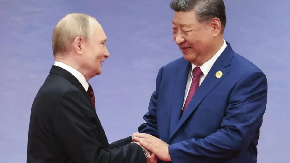 Путин и Си си стиснаха ръцете, породиха куп въпроси