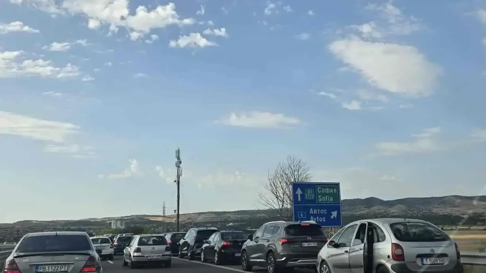 Пълна блокада на движението в Южното Черноморие (Снимки)