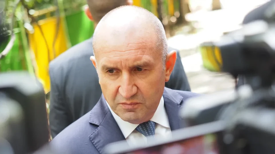 Радев се прави на Путин! Невиждан кортеж блокира Варна /СКАНДАЛНО ВИДЕО/