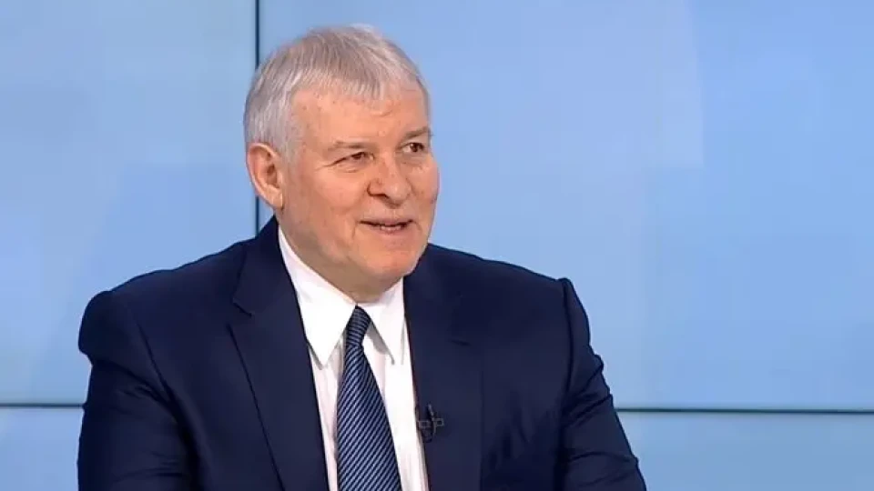 Румен Христов с тежки въпроси за грандоманския кортеж на Радев