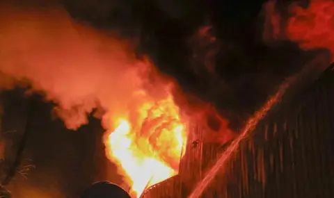 Руснаците потушиха пожара в петролната база в Сочи, избухнал след атака на украински дронове