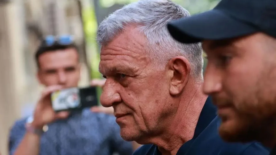 След тричасов разпит. Взеха решението за Паскал