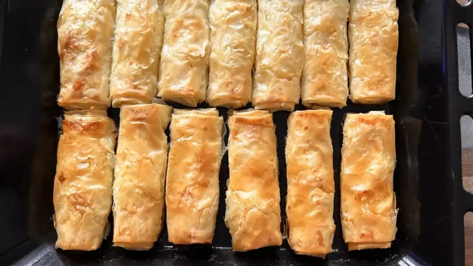Чудни пурички със сирене и кашкавал
